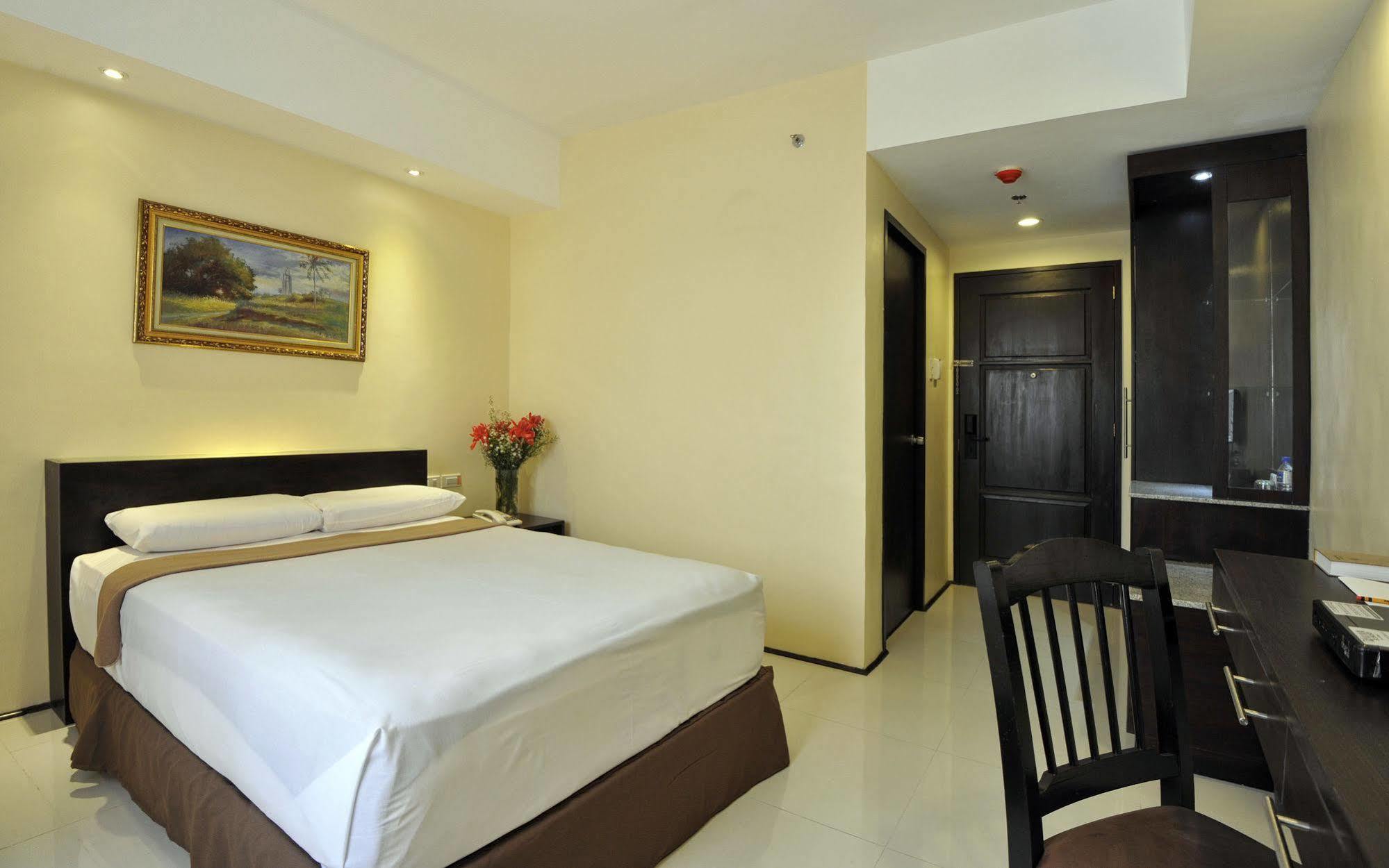M Citi Suites Cebu Exterior foto